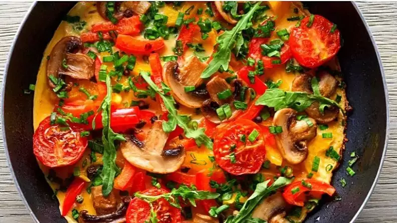 Omelette with mushrooms is the diet